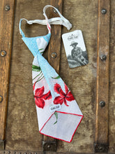 Peewee Tie- Red/White/Blue Flower