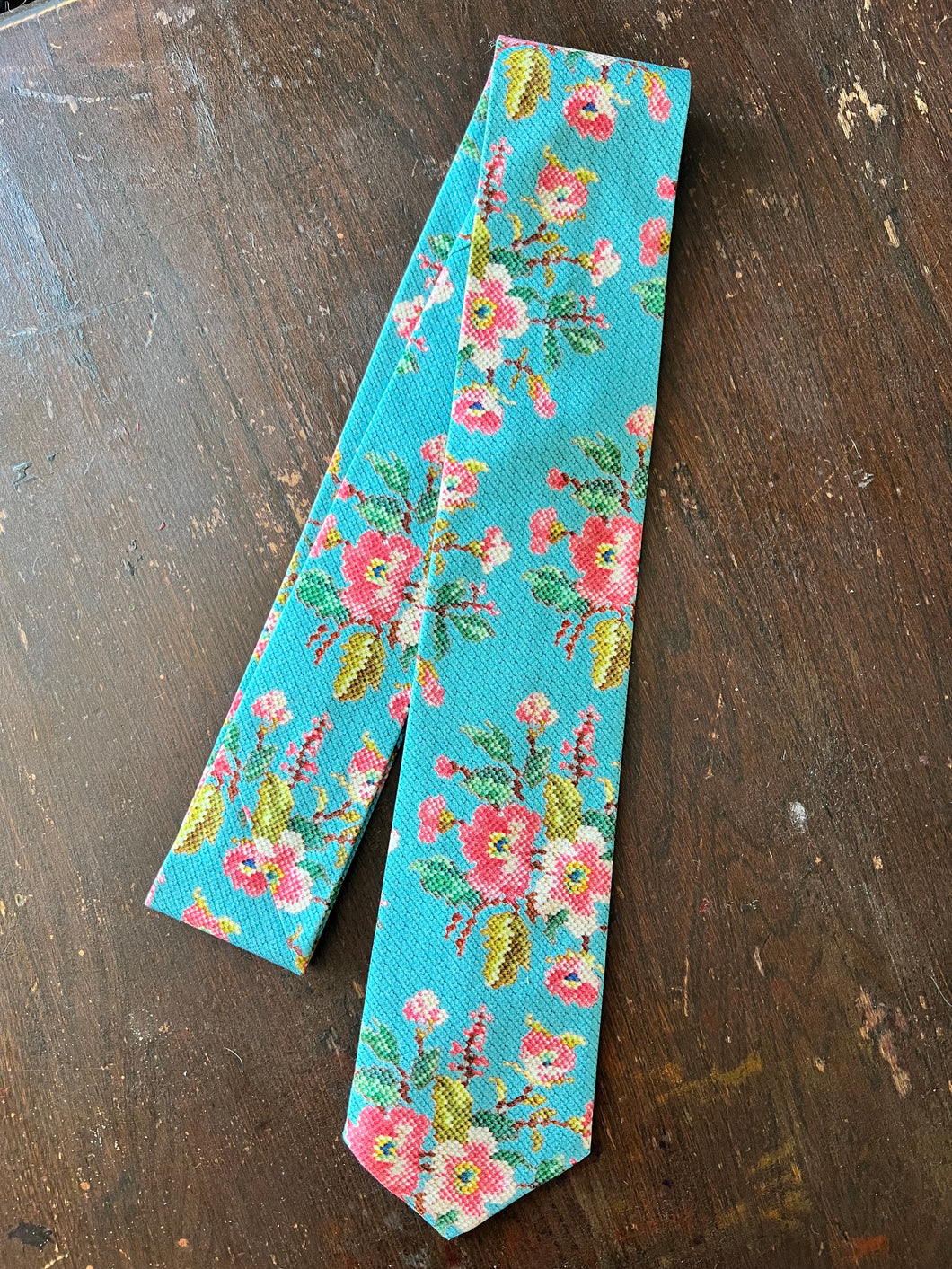 Adult Tie-Cotton. Needlepoint Wild Rose.