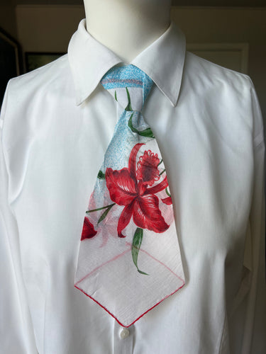 Peewee Tie- Red/White/Blue Flower